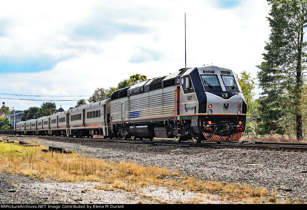 NJT 4027 on train 1272